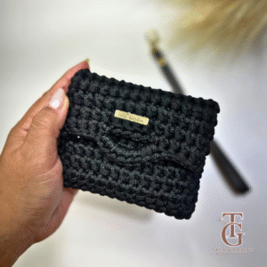 Mini carteira porta-cartões em crochê