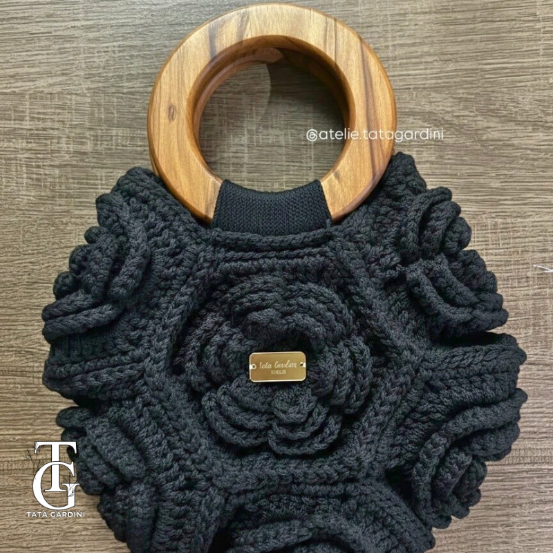 Bolsa Flores em crochê com alça de madeira - Imagem 3