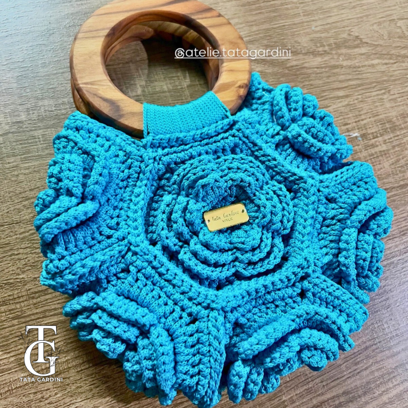 Bolsa Flores em crochê com alça de madeira - Imagem 2